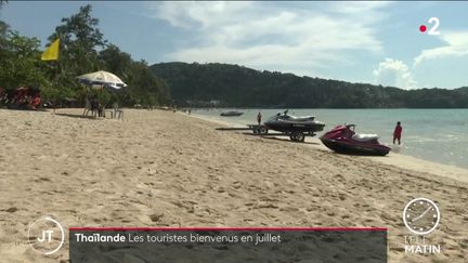 Sur une plage en Thailande. (France 2)