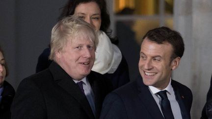 Boris Johnson et Emmanuel Macron lors d'un sommet franco-britannique à Sandhurst, en Angleterre, le 18 janvier 2018. (REUTERS)