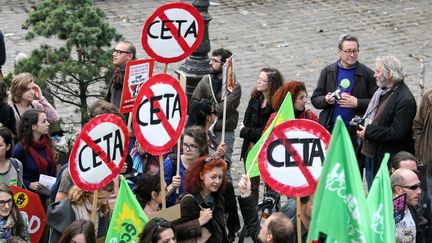 À Paris, ils étaient 8 000 manifestants selon les organisateurs, près de 1 500 selon la police. (CITIZENSIDE/MICHEL STOUPAK / CITIZENSIDE)