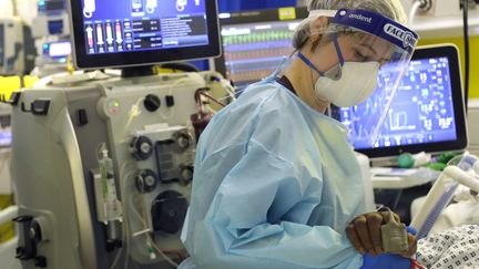 Une unité&nbsp;Covid-19 dans un hôpital de Londres, le 27 janvier 2021. (KIRSTY WIGGLESWORTH / POOL)