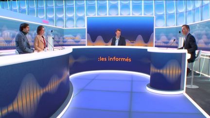 Autour de Marc Fauvelle et Renaud Dély, les informés débattent de l'actualité, mardi 13 décembre 2022. (FRANCEINFO / RADIOFRANCE)