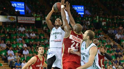 Jamar Smith et le CSP ont longtemps plané sur Strasbourg (PASCAL LACHENAUD / MAXPPP)