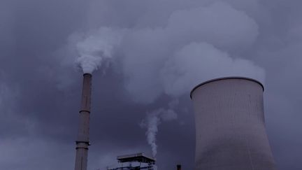 Lundi 28 novembre, la centrale à charbon de Saint-Avold, en Moselle, a rouvert ses portes afin d’endiguer les risques de coupures d’électricité durant l’hiver. (FRANCEINFO)