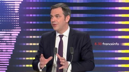 Olivier Véran, ministre de la Santé, était mercredi 16 février l’invité du 8h30 franceinfo.&nbsp; (FRANCEINFO / RADIOFRANCE)