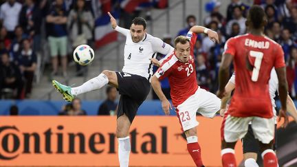 Adil Rami face à la Suisse, le 19 juin 2016 à Lille (Nord). (JEAN MARIE HERVIO / DPPI MEDIA)