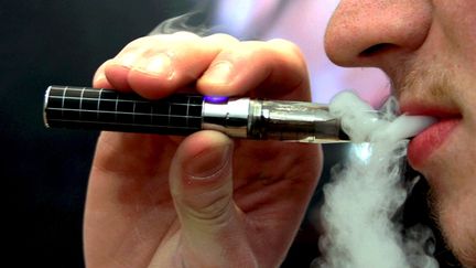 &nbsp; (Une boutique de Lons-le-Saunier dans le Jura est poursuivie pour avoir vendu une e-cigarette à un mineur de 13 ans  © MaxPPP)