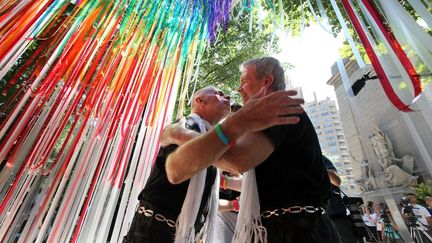 Un mariage homosexuel c&eacute;l&eacute;br&eacute; &agrave; New York le 30 juillet 2011. (MARIO TAMA / GETTY IMAGES / AFP)