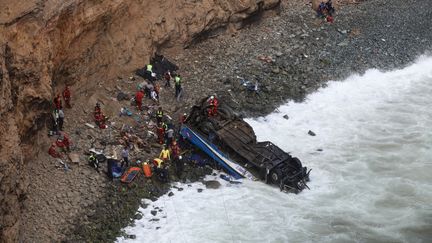 Seuls six occupants de l'autocar ont été retrouvés vivants.