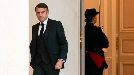 Emmanuel Macron au palais de l'Élysée le 11 décembre 2024. (ALAIN JOCARD / AFP)