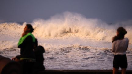 Une vue de l'océan pendant le passage du cyclone Batsirai à La Réunion, le 2 février 2022. (RICHARD BOUHET / AFP)