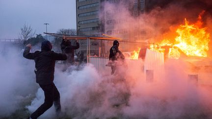 Des échaufourrées en marge d'une manifestation contre les violences policières et en soutien au jeune Théo, à Bobigny (Seine-Saint-Denis), le 11 février 2017. (JULIEN MATTIA / SPUTNIK / AF¨P)