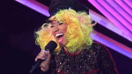 De son c&ocirc;t&eacute;, Nicki Minaj a piqu&eacute; la couleur de Lady Gaga. Elle a du appr&eacute;cier. (MATT SAYLES / AP / SIPA)