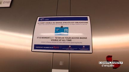 Au Parlement européen : "Le port visible du badge d'accès est obligatoire" (FRANCE 2 / FRANCETV INFO)