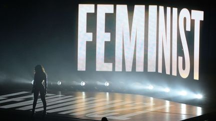 La chanteuse Beyonc&eacute;, sur la sc&egrave;ne des MTV Video Music Awards, en Californie, le 24 ao&ucirc;t 2014. (PAT BENIC / NEWSCOM / SIPA)