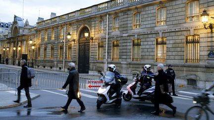 &nbsp; (La policière a été renversée à l'angle de la rue de Duras et de la rue du Faubourg Saint-Honoré © MAXPPP)