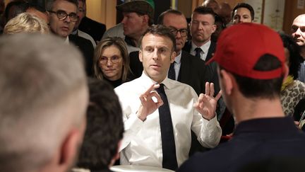 Emmanuel Macron spoke for more than two hours with farmers at the agricultural show in Paris on February 24, 2024 (CHRISTOPHE PETIT TESSON / POOL / EPA POOL)