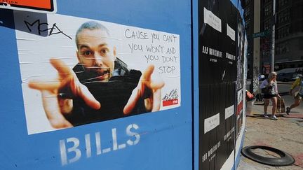 Photographie dans la rue, au 511 Canal street qui abrite la maison de production cinématographique de MCA, Oscilloscope, ce clin d&#039;oeil anonyme est apparu le 6 mai, à peine 48h après la mort d&#039;Adam Yauch. 
 (Brad Barket/Getty Images/AFP)