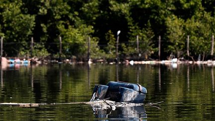 délimitant la baie déversent entre 15.000 et 30.000 litres d'eaux usées par seconde. Seul un tiers est traité. Si des stations d’épuration existent, les réseaux d’égouts ne sont pas construits. (Reuters/Sergio Moraes)