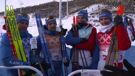 Quentin Fillon Maillet, Simon Desthieux, Emilien Jacquelin et Fabien Claude expriment leur fierté, mardi 15 février, après leur médaille d'argent sur le relais hommes du biathlon. (FRANCETVSPORT)