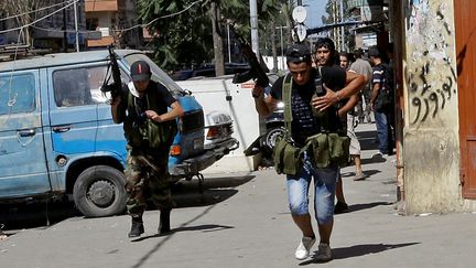 Des opposants au r&eacute;gime syrien dans les rues de Tripoli, au Liban, le 22 ao&ucirc;t 2012. ( AFP)