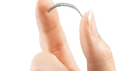 L'implant contraceptif Essure, des laboratoires Bayer, photographié le 21 septembre 2015. (AP/SIPA / AP)