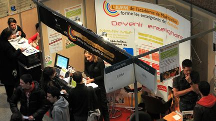 Pour choisir vers quel m&eacute;tier s'orienter, les lyc&eacute;ens peuvent se rendre &agrave; des salons, comme ici le 27 janvier 2011 &agrave; Montpellier (H&eacute;rault).&nbsp; ( MAXPPP)