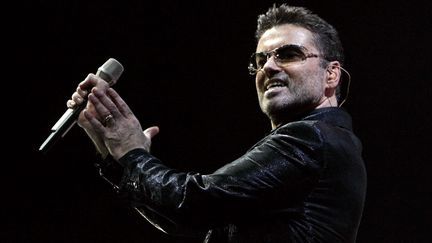 George Michael se produit en concert, à Barcelone (Espagne), le 23 septembre 2006. (CESAR RANGEL / AFP)