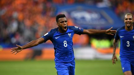 Thomas Lemar célèbre son but marqué face aux Pays-Bas, le 31 août 2017 au Stade de France. (FRANCK FIFE / AFP)