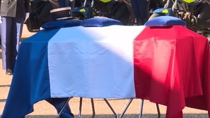 À Tarascon en Ariège, c'est ce mercredi 30 novembre au matin qu'avait lieu la cérémonie d'hommage au major Christian Rusig, percuté par un chauffard et décédé le week-end dernier. (France 2)