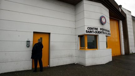 L'entrée de la prison de&nbsp;Saint-Quentin-Fallavier (Rhône-Alpes), le 23 janvier 2005.&nbsp; (JEAN FRANCOIS SOUCHET / MAXPPP)