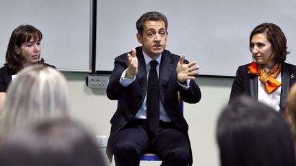 Nicolas Sarkozy, en d&eacute;placement &agrave; Carcassonne (Aude), s'adresse &agrave; des &eacute;tudiants infirmiers le 25 octobre 2011. (R&Eacute;MY DE LA MAUVINI&Egrave;RE / AFP)