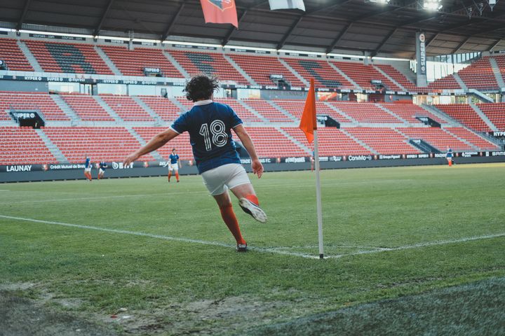 Au Stade Charléty, Massimo Furlan rejoue pour Nuit Blanche le match historique France-RFA de 1982 à Séville en demi-finale du championnat du monde de Football. (BENJAIN LE BELLEC)