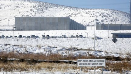 Un b&acirc;timent de la NSA &agrave; Salt Lake City, dans l'Utah (Etats-Unis),&nbsp;le 16 d&eacute;cembre 2013. (JIM URQUHART / REUTERS)