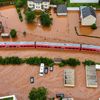 Un train bloqué par les inondations, le 15 juillet 2021 à Kordel  (Rhénanie-Palatinat, Allemagne). (SEBASTIAN SCHMITT / DPA / AFP)