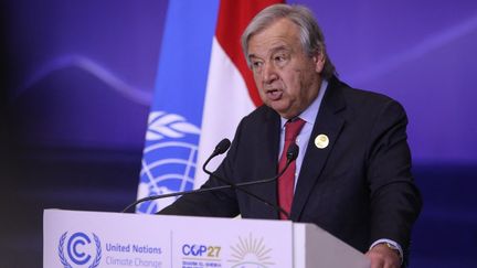 Le secrétaire général de l'ONU, Antonio Guterres, lors de la COP27 à Charm el-Cheikh, en Egypte, le 17 novembre 2022. (MOHAMED ABDEL HAMID / ANADOLU AGENCY / AFP)