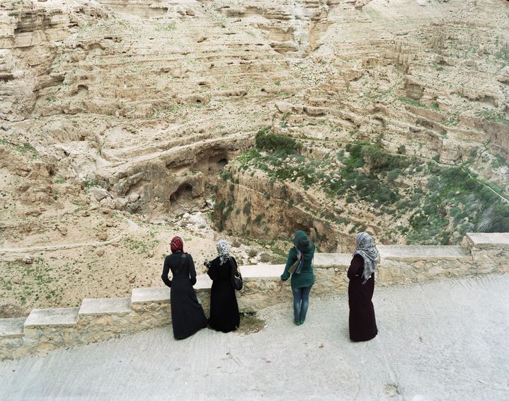 Sans titre, 2013. Photogramme de l'exposition "Cinq femmes du pays de la lune" / Valérie Jouve. Production MAC/VAL -Musée d'art contemporain du Val-de-Marne, 2014
 (photo Valérie Jouve © Adagp, Paris 2014.)