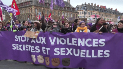 Violences faites aux femmes : des manifestations marquées par le procès des viols de Mazan (franceinfo)