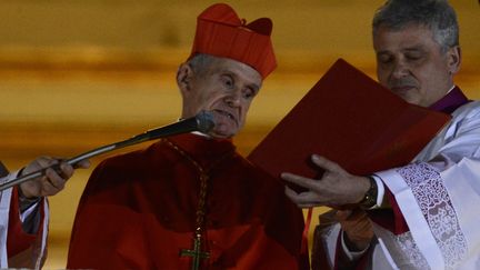 "Habemus papam!" Le cardinal fran&ccedil;ais Jean-Louis Tauran a annonc&eacute;, en latin, le nom du nouveau pape : Jorge Mario Bergoglio, Fran&ccedil;ois Ier. (DYLAN MARTINEZ / REUTERS)