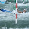 Le Français Titouan Castryck lors de la finale de kayak monoplace (C1), le 1er août 2024 à Vaires-sur-Marne (Seine-et-Marne), à l'occasion des Jeux olympiques de Paris 2024. (ANTOINE COUVERCELLE / AFP)