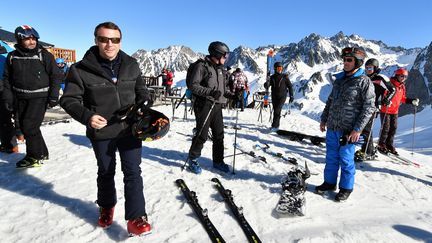 Emmanuel Macron dans la station de ski de La Mongie, le 15 mars 2019. (LAURENT DARD / DDM)