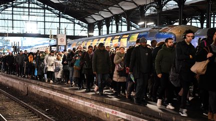 La gare Saint-Lazare à Paris, le 16 décembre 2019. (BERTRAND GUAY / AFP)