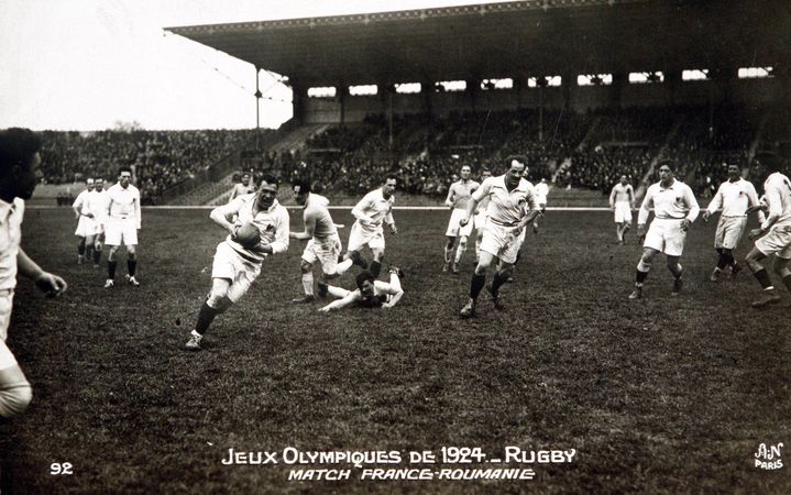 Le premier match entre la France et la Roumanie a eu lieu en 1919, mais les deux &eacute;quipes se sont &eacute;galement crois&eacute;es cinq ans plus tard, en 1924, lors des Jeux olympiques de Paris. (POPPERFOTO / POPPERFOTO / GETTYIMAGES)