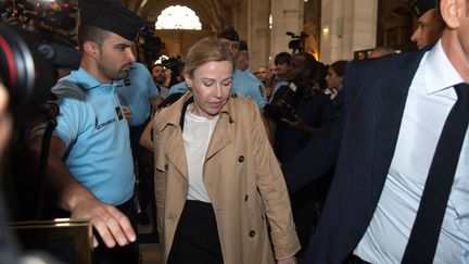 Patricia Cahuzac arrive au tribunal correctionnel de Paris, le 5 septembre 2016. (CHAMUSSY / SIPA)