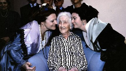 Jeanne Calment, photogrpahiée à Arles le 21 février 1989,&nbsp;à l'occasion&nbsp;de son 114eme anniversaire.&nbsp; (JACQUES DEMARTHON / AFP)