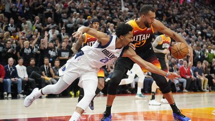 Rudy Gobert et le Jazz ont été éliminés par Dallas lors du premier tour des playoffs, le 29 avril 2022. (RICK BOWMER / AP)