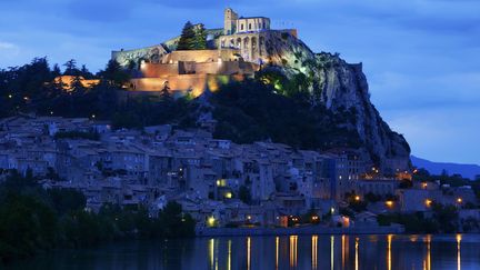 La citadelle de Sisteron, décor majestueux du festival de théâtre, de musique et de danse, les "Nuits de la Citadelle"
 (MOIRENC CAMILLE / HEMIS.FR / AFP)