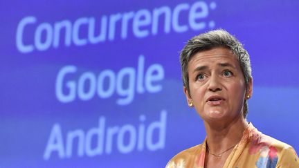 Margrethe Vestager, lors d'une conférence de presse suite aux mesures anti-trust prise contre Google, le 18 juillet 2018. (JOHN THYS / AFP)