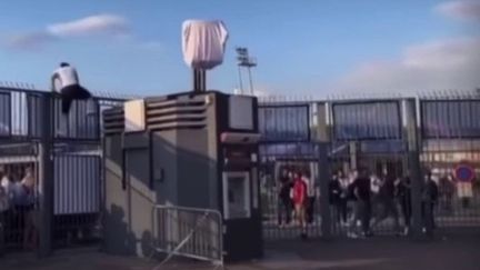 Débordements au Stade de France : les supporters anglais s'indignent de la suppression des vidéos