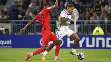 L'attaquant de l'Olympique lyonnais Memphis Depay, lors d'un match entre l'OL et Amiens, le 12 août 2018 près de Lyon (Rhône).&nbsp; (ROMAIN BIARD / AFP)