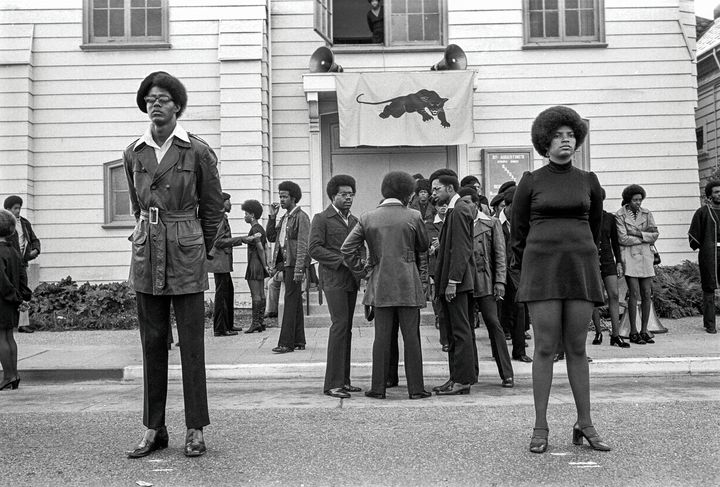 Funérailles de George Jackson à l'église Saint-Augustin d'Oakland (Californie, États-Unis), le 28 août 1971. (STEPHEN SHAMES)